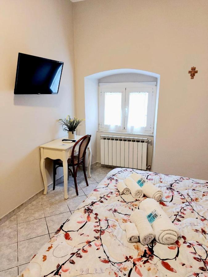 Ostello San Giovanni Bosco لا سبيتسْيا الغرفة الصورة